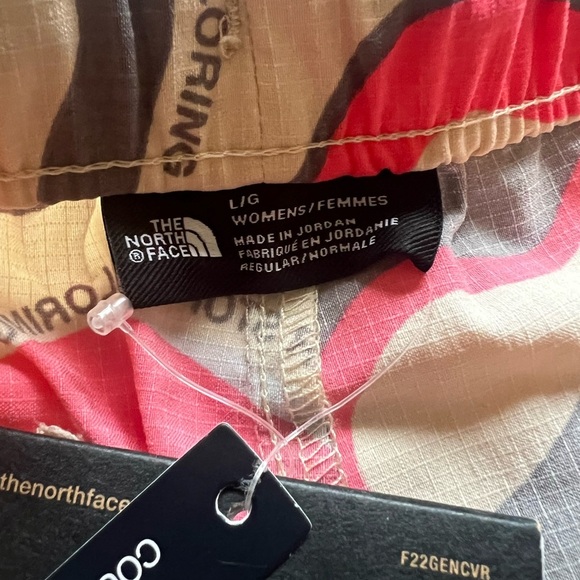 NWT The North Face Women's Patterned Shorts - Red and Gray Size Large No Liner🔥 - Picture 5 of 8